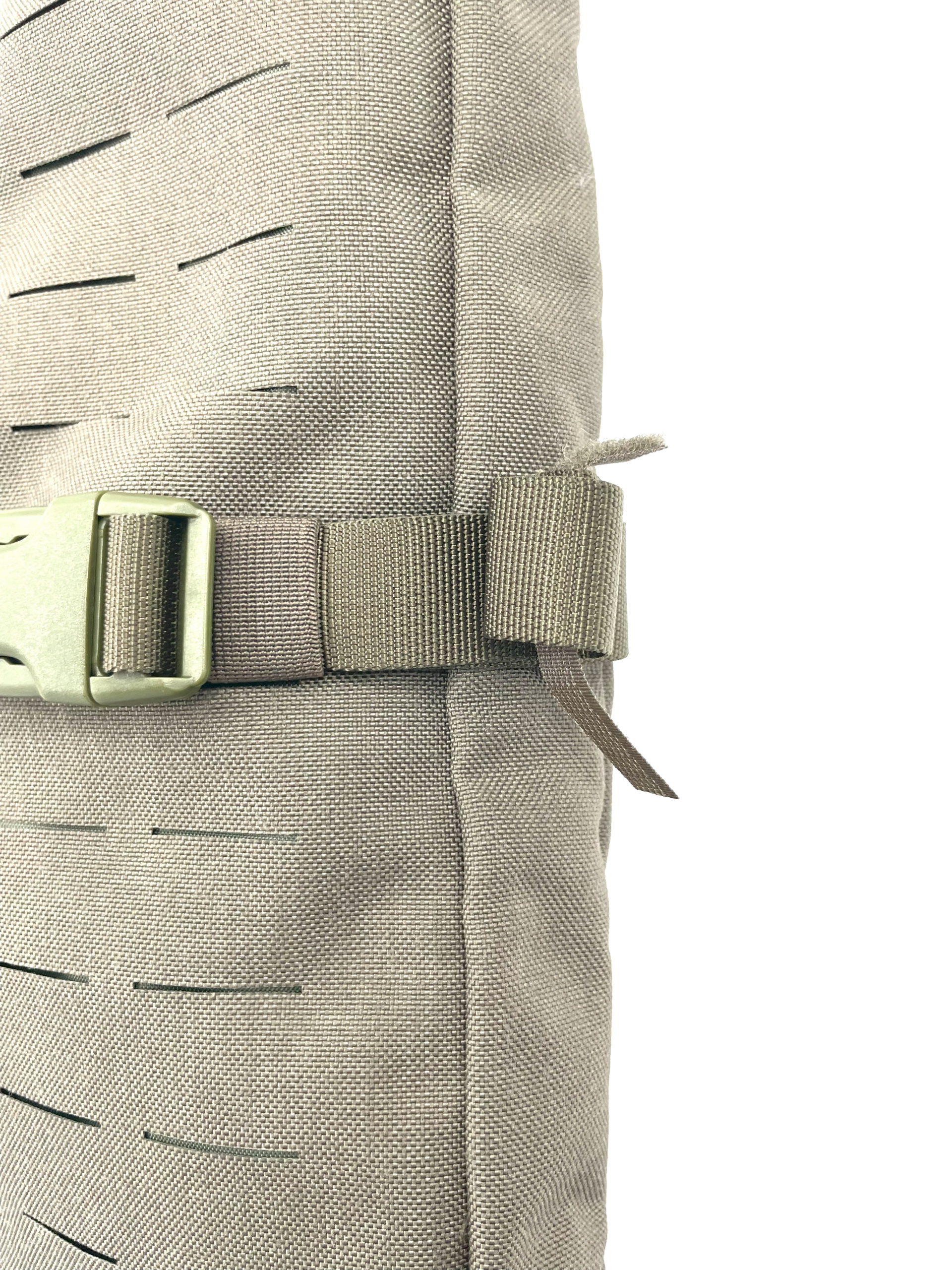 Flag-bag_Compression straps velcro ending Kopie